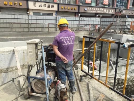 成都温江地铁4号线2期围护桩绳锯切割拆除
